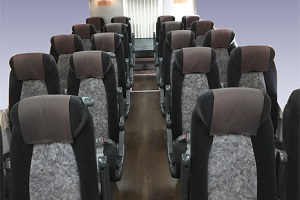 ＯＴＢライナー 東京・新宿 → 山口・小倉・博多《8021便のびのびプラス》4列ゆったりシート 座席イメージ画像